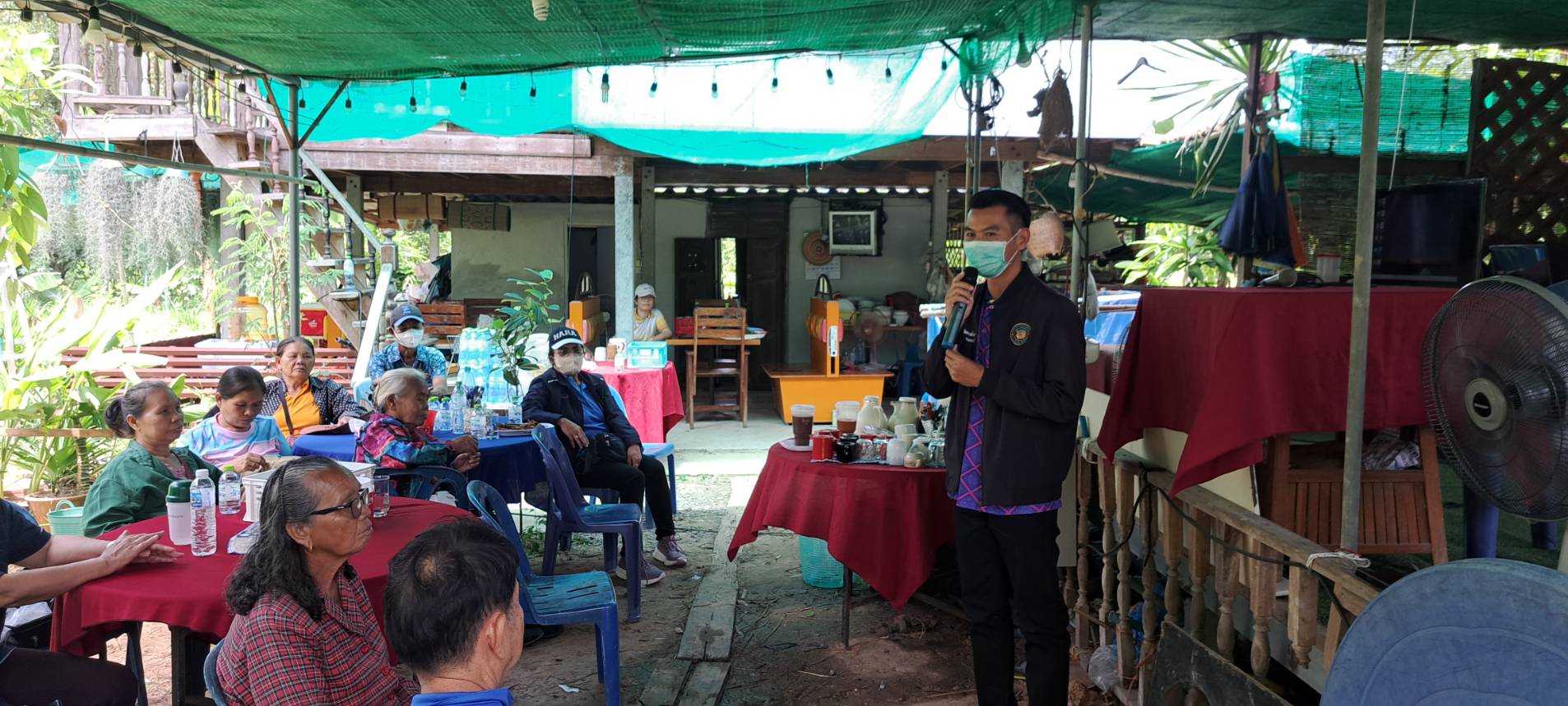 ?พช.เมืองยโสธร ร่วมกิจกรรมเอามื้อสามัคคี ศูนย์เรียนรู้การพัฒนาคุณภาพชีวิตตามหลักทฤษฎีใหม่ ประยุกต์สู่ “โคก หนอง นา” ตำบลหนองเรือ